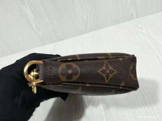 AAA Replica Ru Louis POCHETTE Vuitton ACCESSOIRES 0607